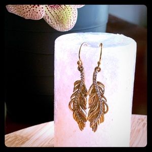 Stella&Dot feather detail secret treasure earrings